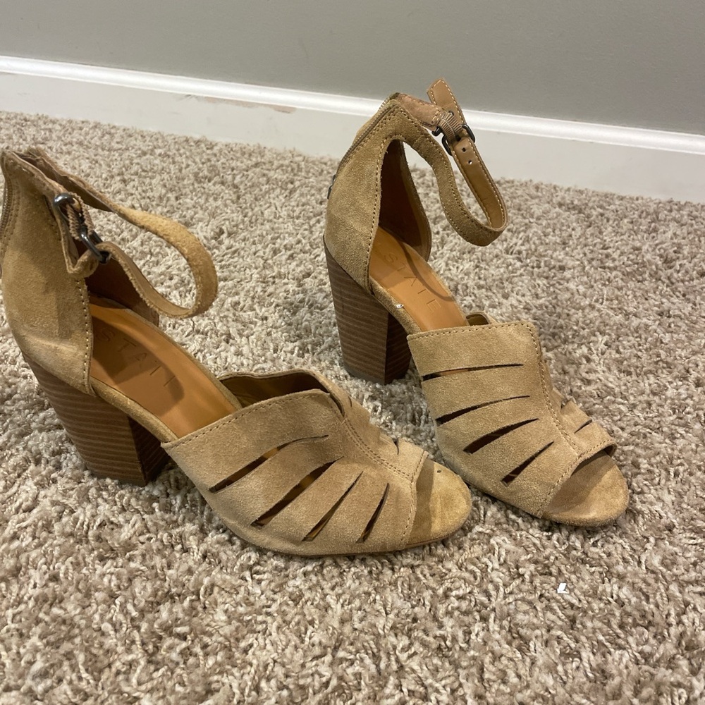 1.STATE Tan Suede Open-Toe Ankle Strap Block Heel Sandals